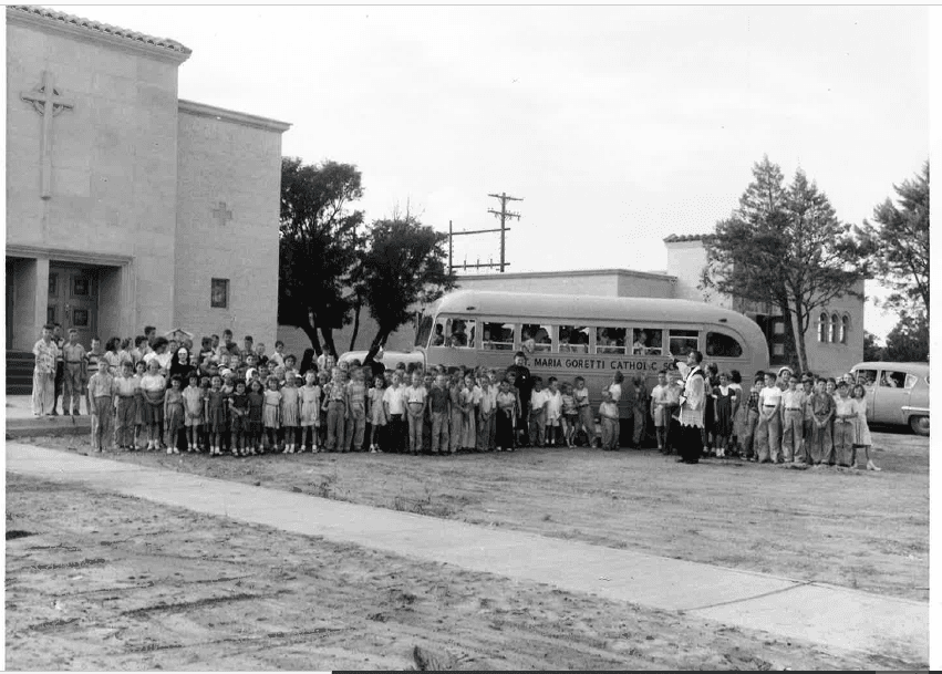 An early class of SMG students from the 1950s